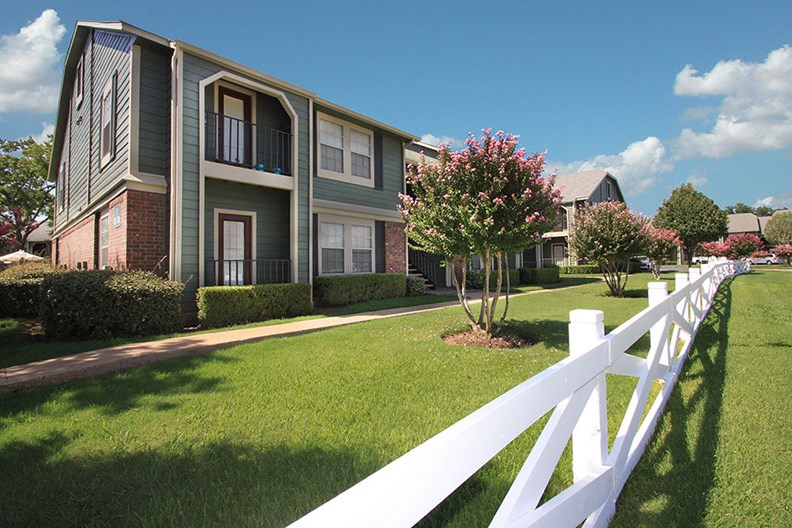 Arbors of Burleson Apartments - $905+ for 1 & 2 Bed Apts