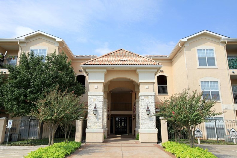 Villas of Mission Bend Plano 1215+ for 1 & 2 Bed Apts