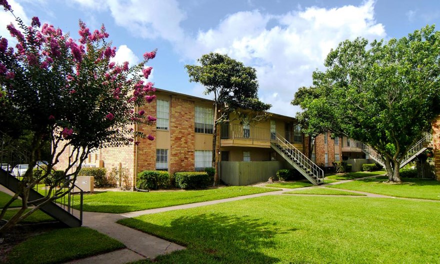 Newport Oaks Apartments