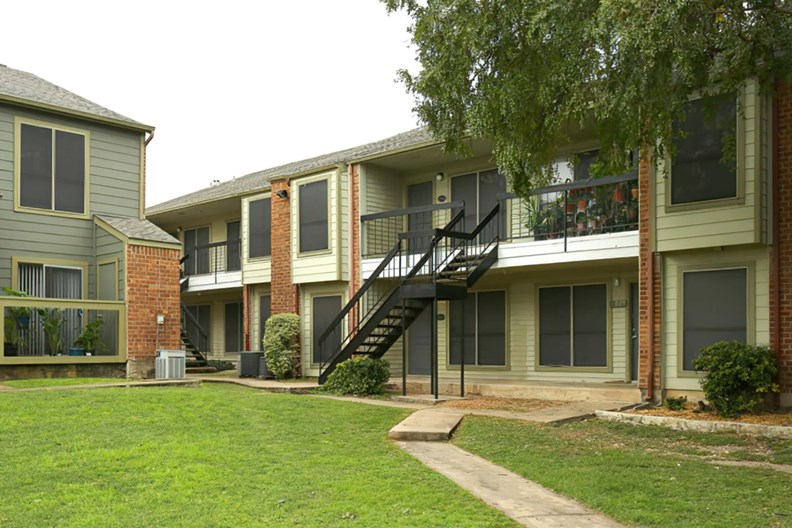 Tides on North Plaza Austin 999+ for 1 & 2 Bed Apts