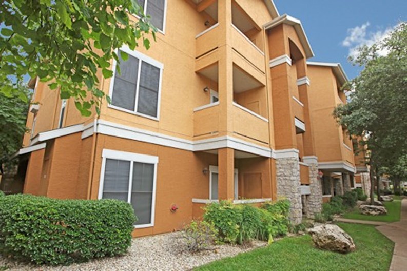 Stonelake at the Arboretum Austin 1245+ for 1 &amp; 2 Beds
