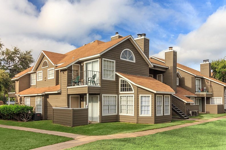 Avistar at the Parkway San Antonio 810+ for 1 & 2 Beds