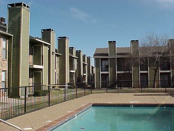 Town View Apartments Dallas - $475+ for 1 & 2 Bed Apts