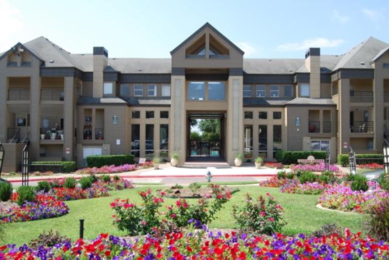 Oasis Apartments Dallas - $700+ for 1, 2 & 3 Bed Apts