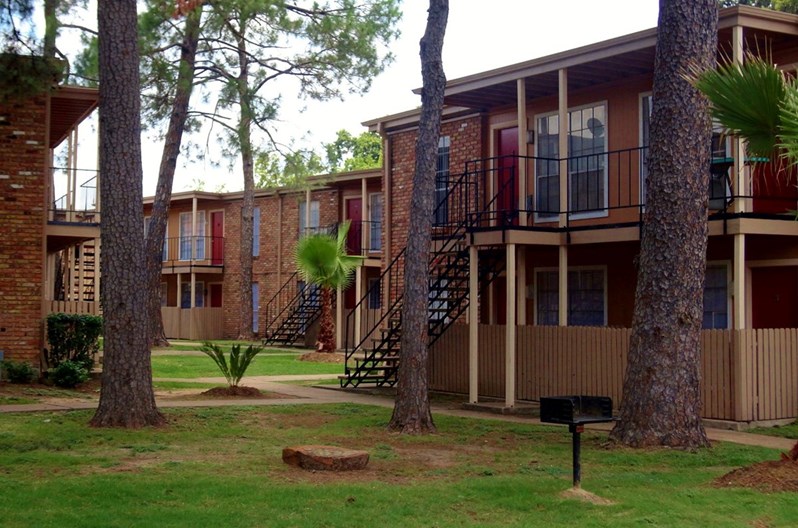 Shenandoah Woods Houston 1075+ for 1 & 2 Bed Apts