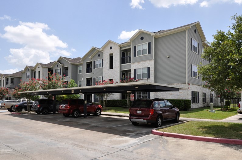 Stonebridge at City Park Houston 1069+ for 1 & 2 Beds