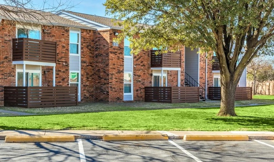 Rolling Hills Irving 1049+ for 1 & 2 Bed Apts