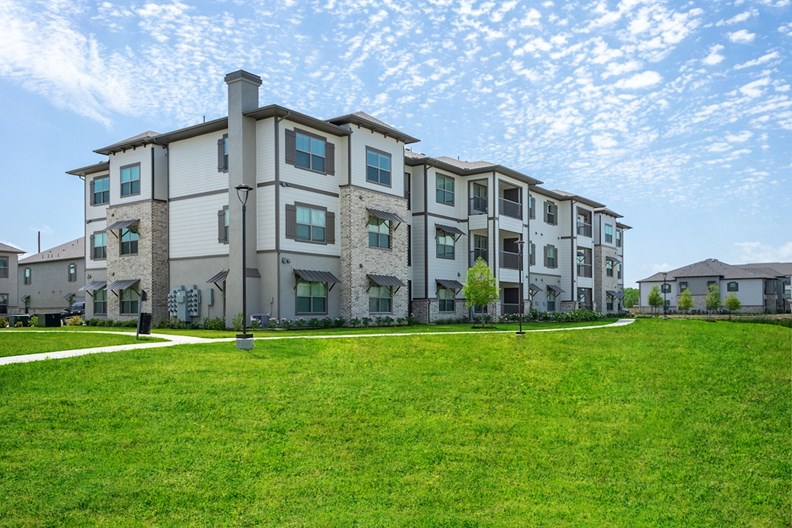 Hawthorne at Bay Forest Apartments