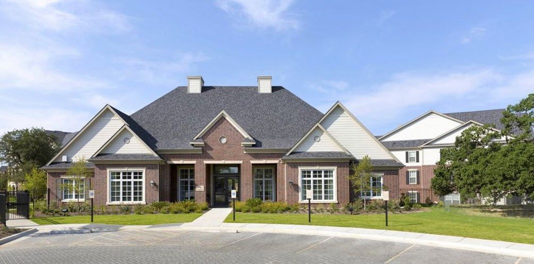 Lone Oak Apartments