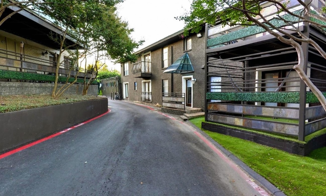 Verandah Flats - Dallas, TX - Photo 1 of 37