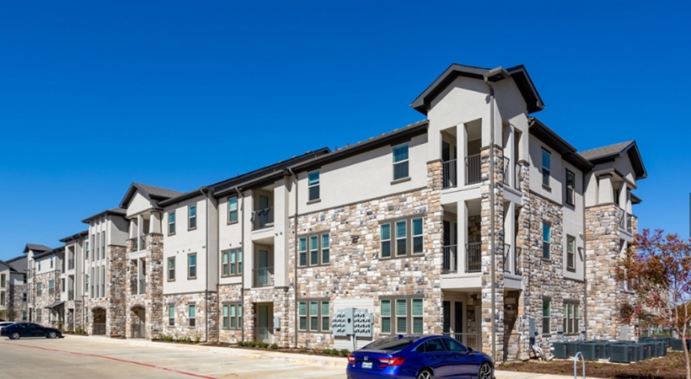 Majestic Parc - Denton, TX - Photo 1 of 9