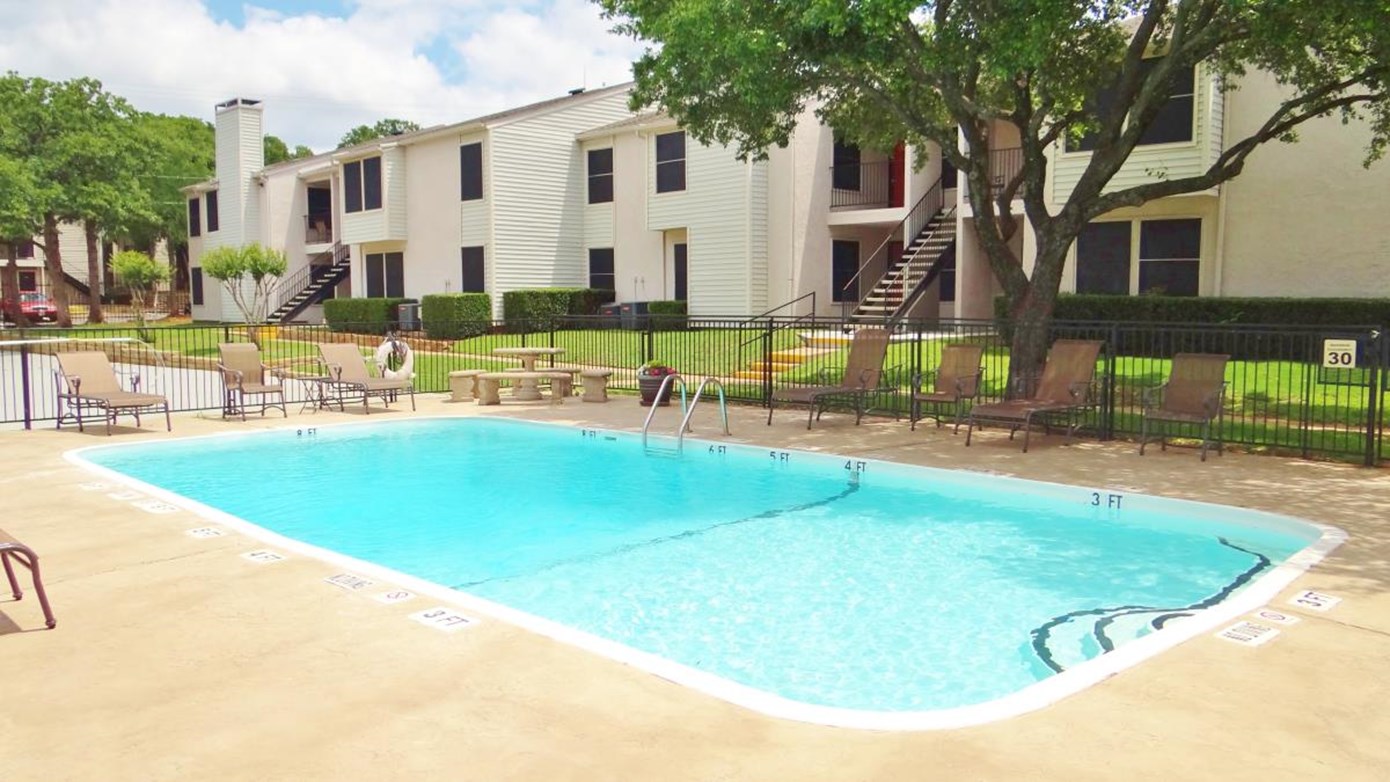 Sleepy Hollow - Arlington, TX - Photo 1 of 8