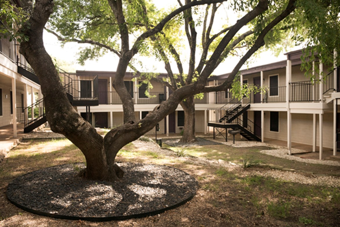 Polaris on the Park - Exterior - Photo 3 of 11