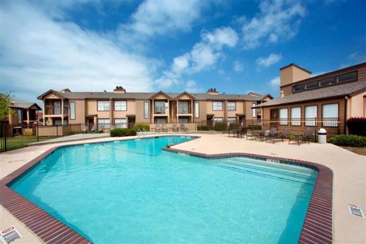 Oakwood - Pool - Photo 5 of 9