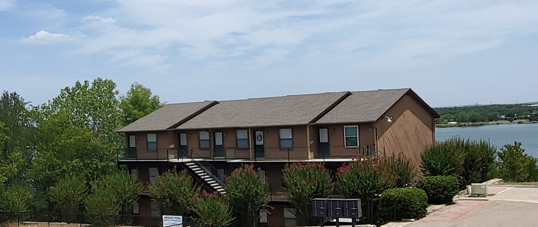 Lake Retreat - Granbury, TX - Photo 1 of 10