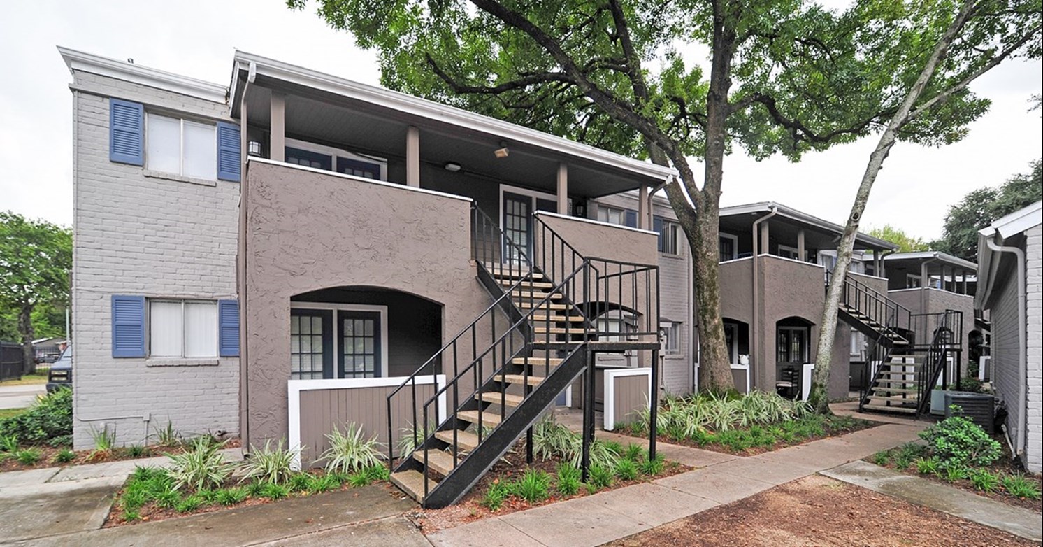 Bend at Oak Forest - Houston, TX - Photo 1 of 29