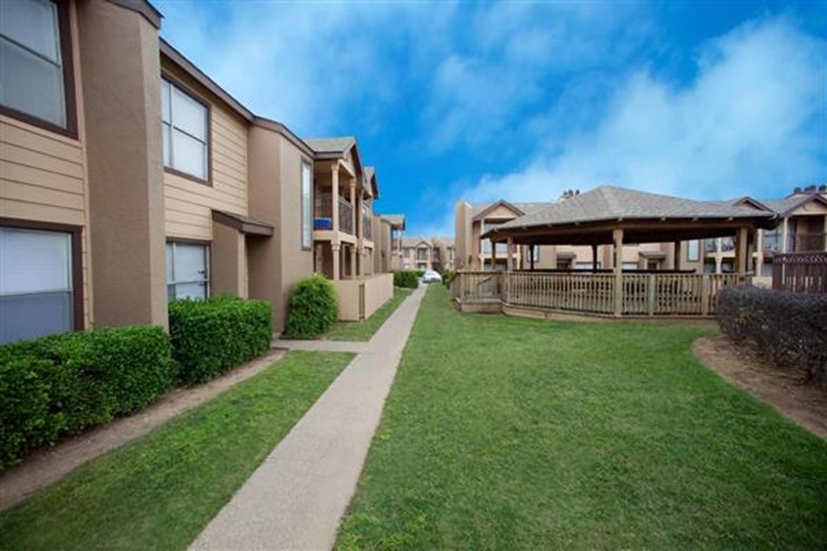 Oakwood - Exterior - Photo 3 of 9
