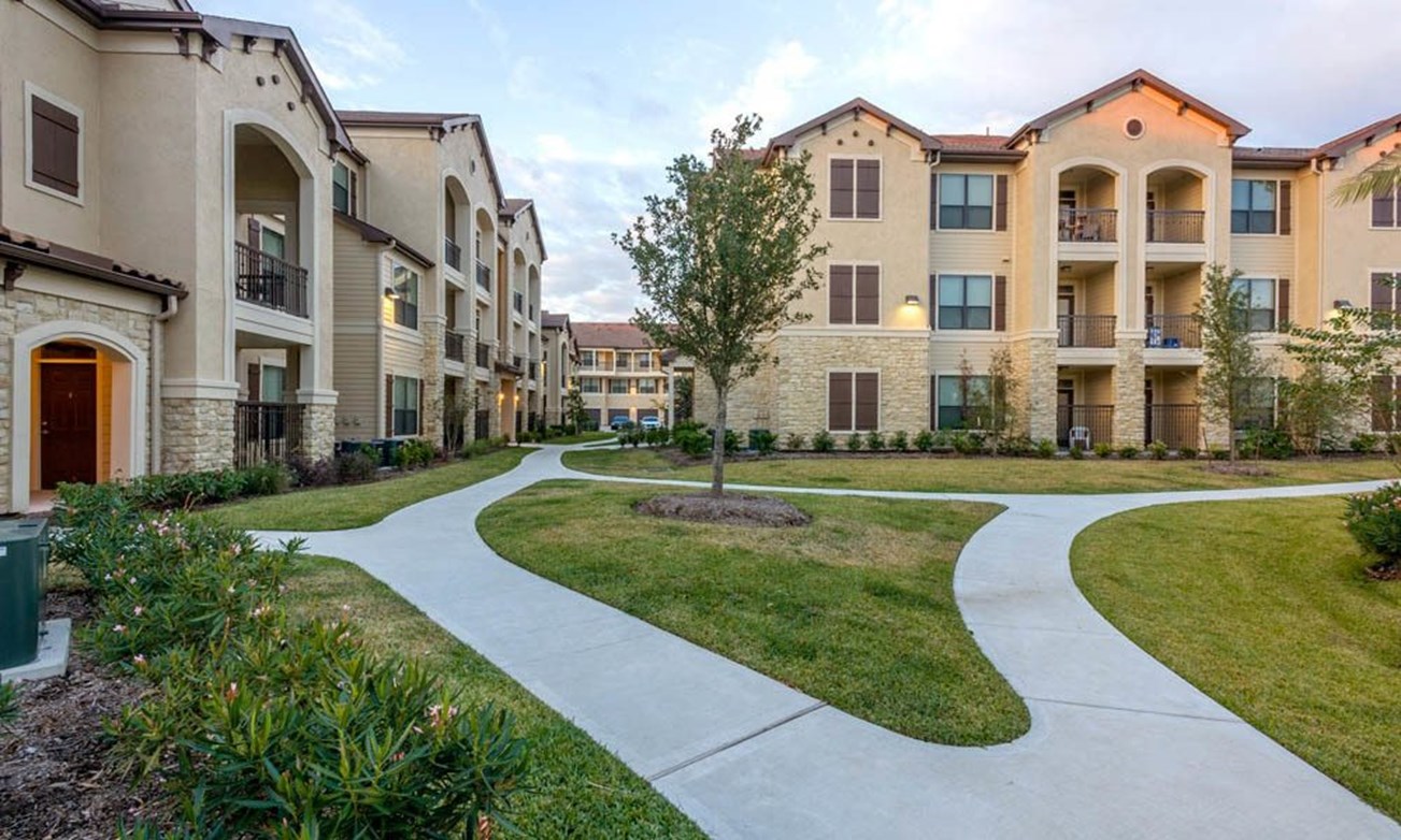 Valencia Place - Houston, TX - Photo 1 of 20