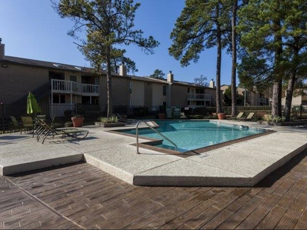 Kendall Manor - Pool - Photo 3 of 10