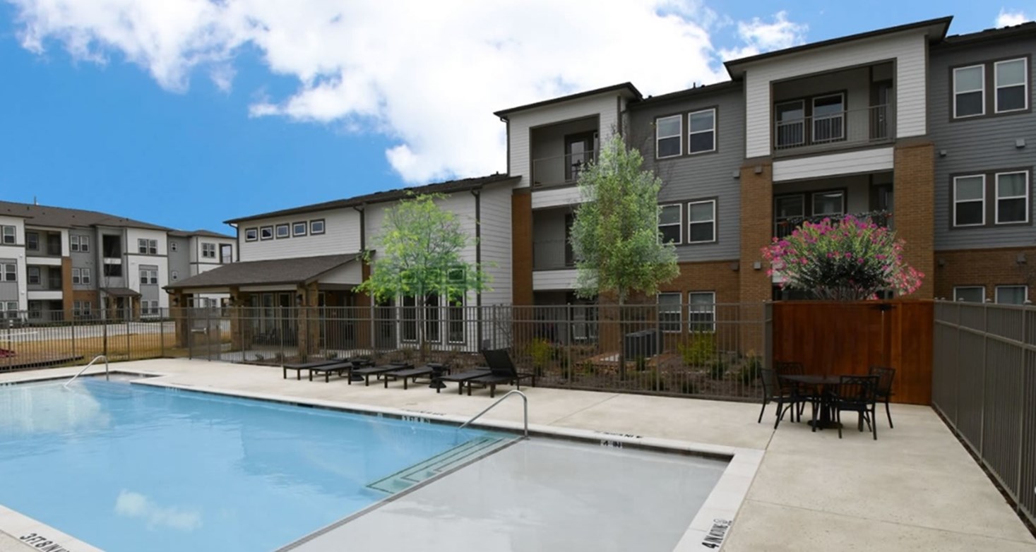 Crest - Dallas, TX - Photo 1 of 22