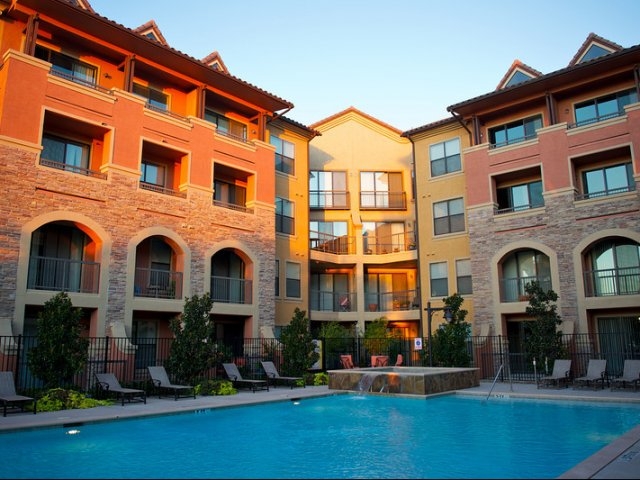 Rockwall Commons Apartment