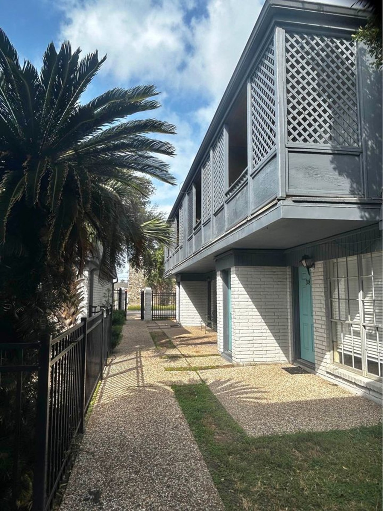 Palm Shore - Galveston, TX - Photo 1 of 2