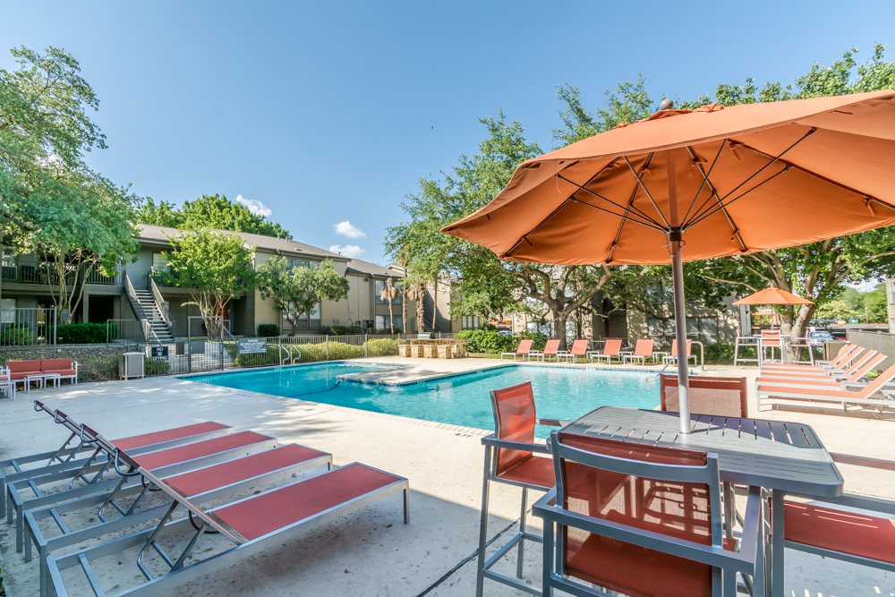Colony - Pool - Photo 4 of 10