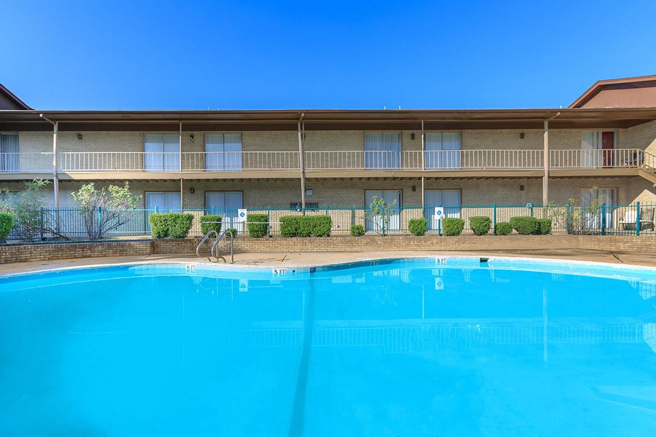 Executive - Pool - Photo 5 of 9