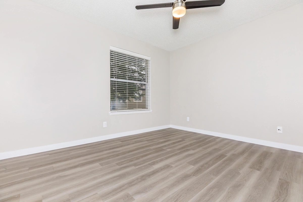 Tides at Meadowbrook - Bedroom - Photo 8 of 10