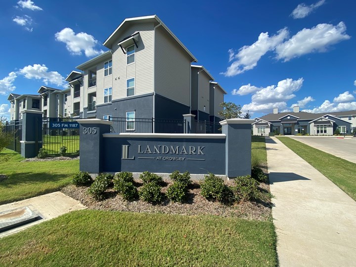 Landmark at Crowley 1440+ for 1, 2 & 3 Bed Apts