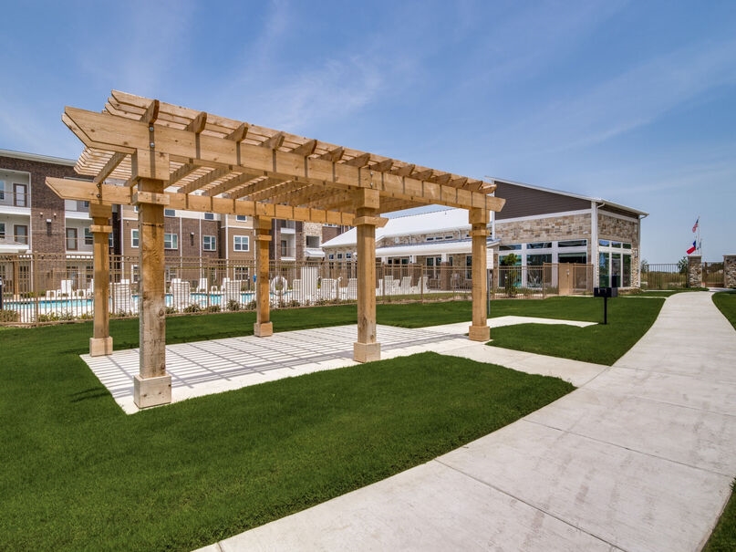 Palladium Dallas Stemmons - Pergola - Photo 6 of 20