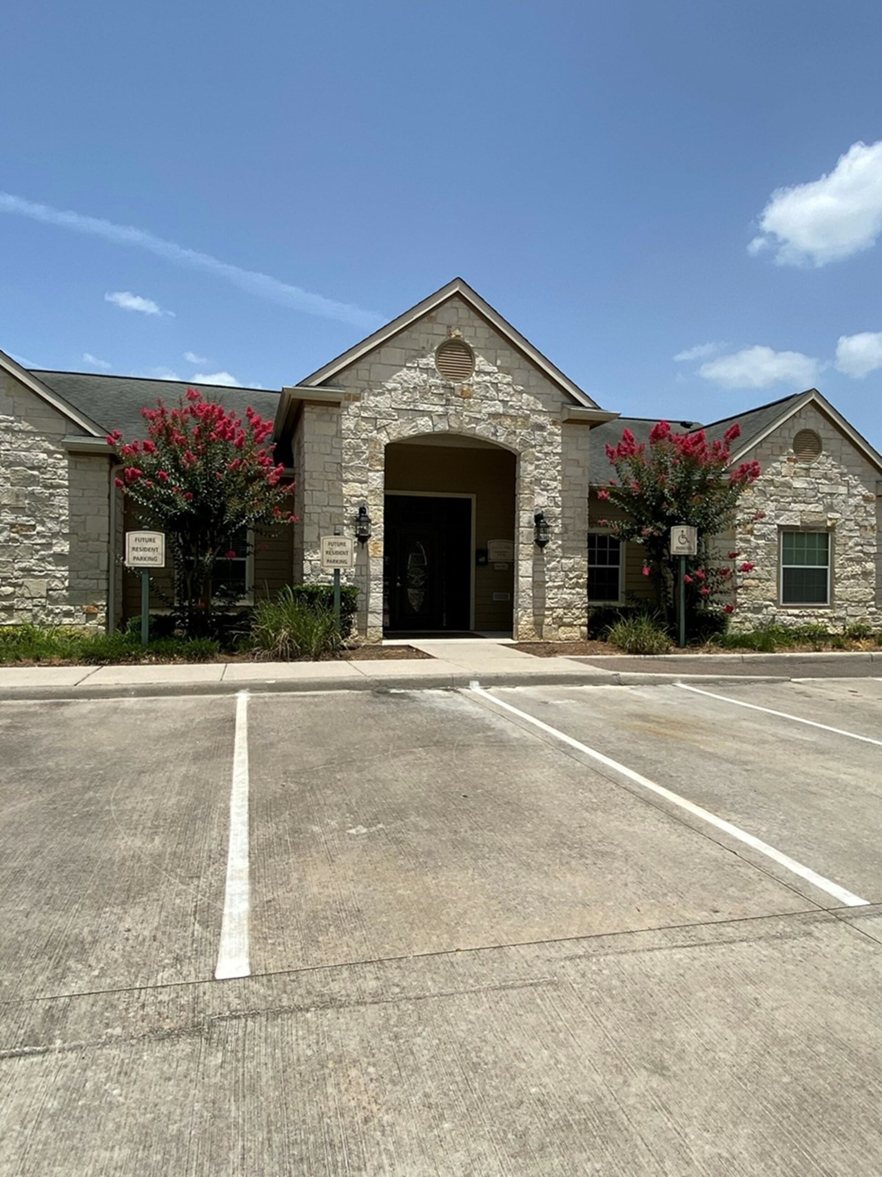 Trinity Garden - Liberty, TX - Photo 1 of 12