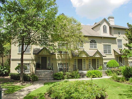 Plaza at River Oaks Apartment