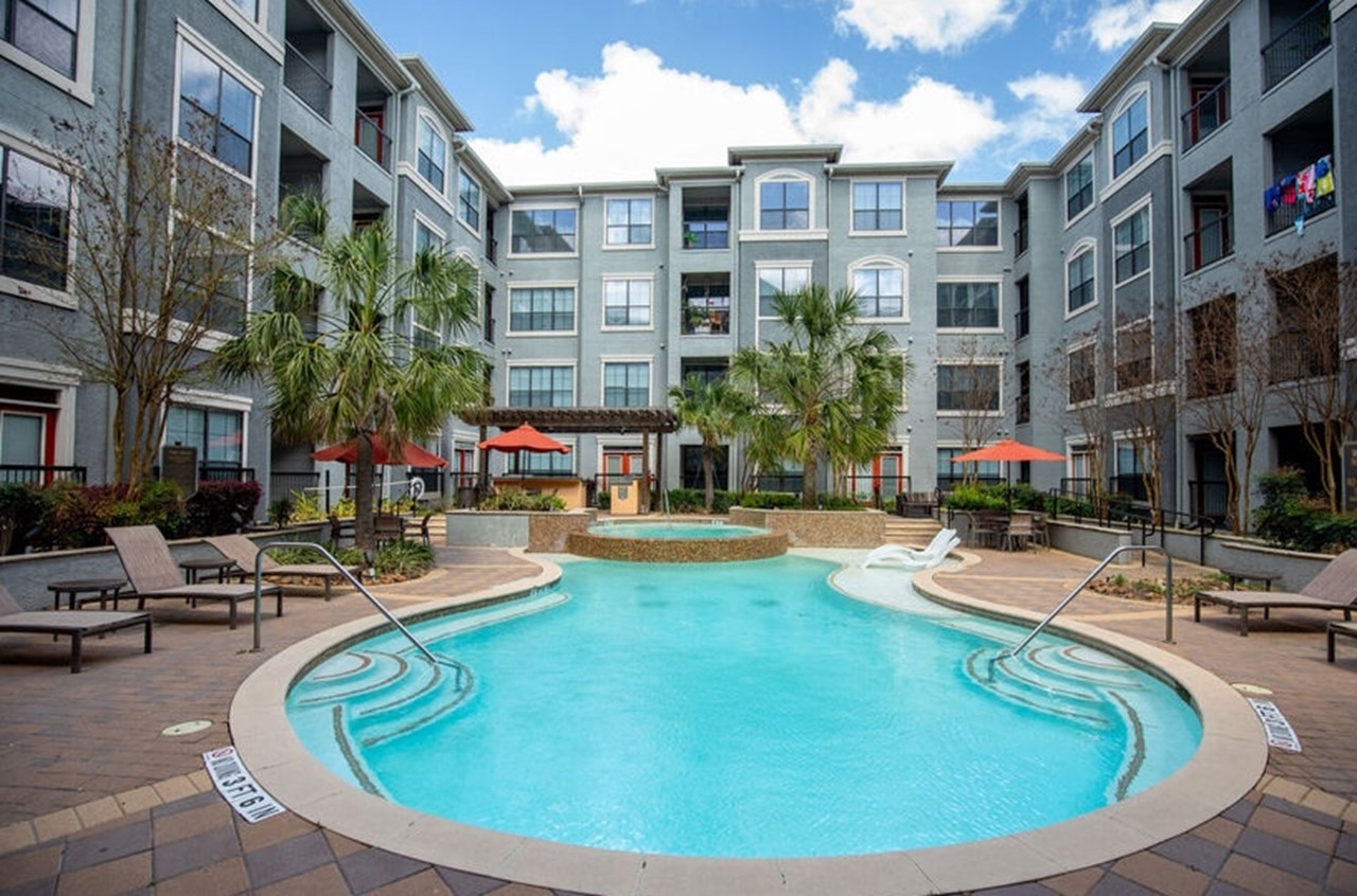 Monaco at Main - Houston, TX - Photo 1 of 24