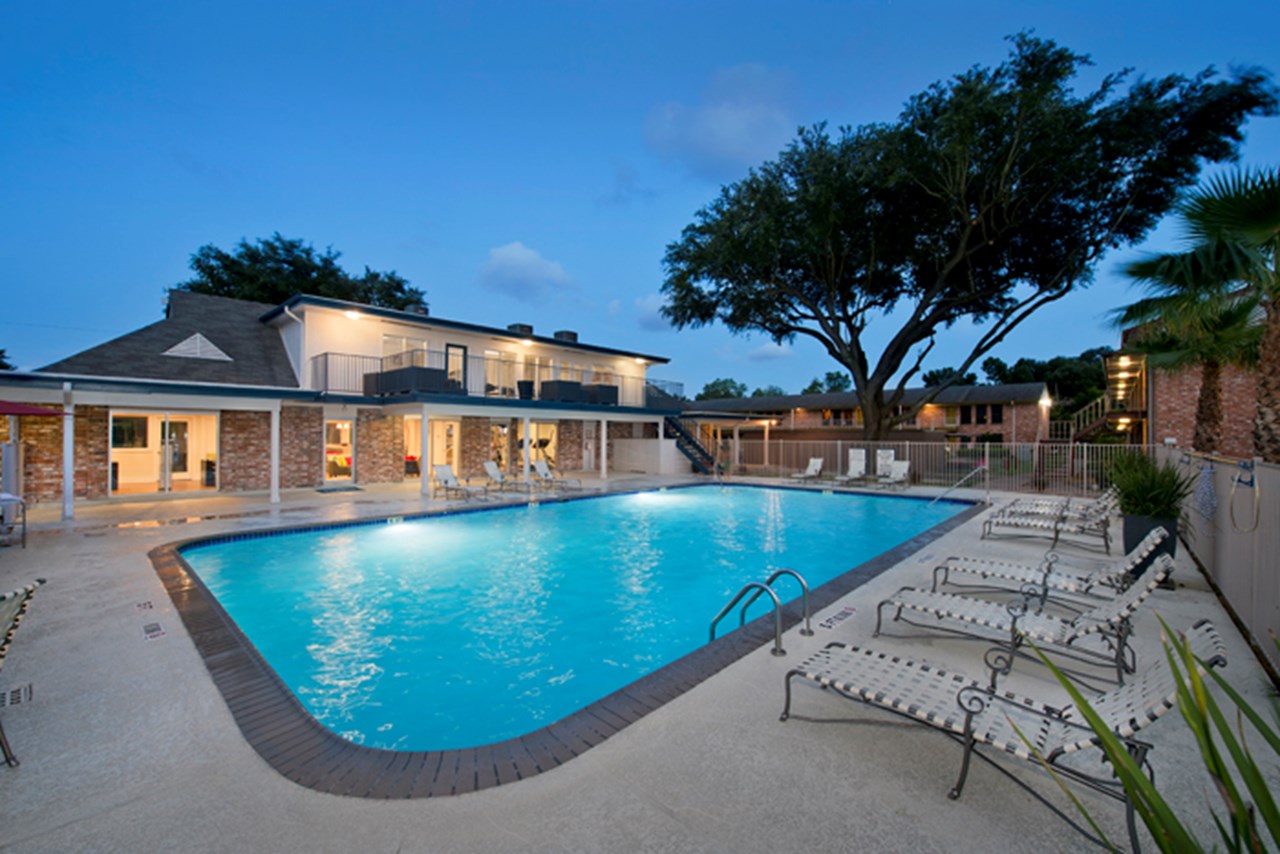 Avenue - Houston, TX - Photo 1 of 25