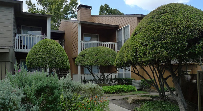 Ninety-Nine44 on Walnut - Exterior - Photo 3 of 19