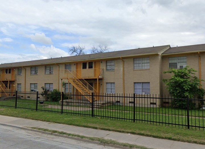 Stonewood Terrace Dallas 1035+ for 2 Bed Apts