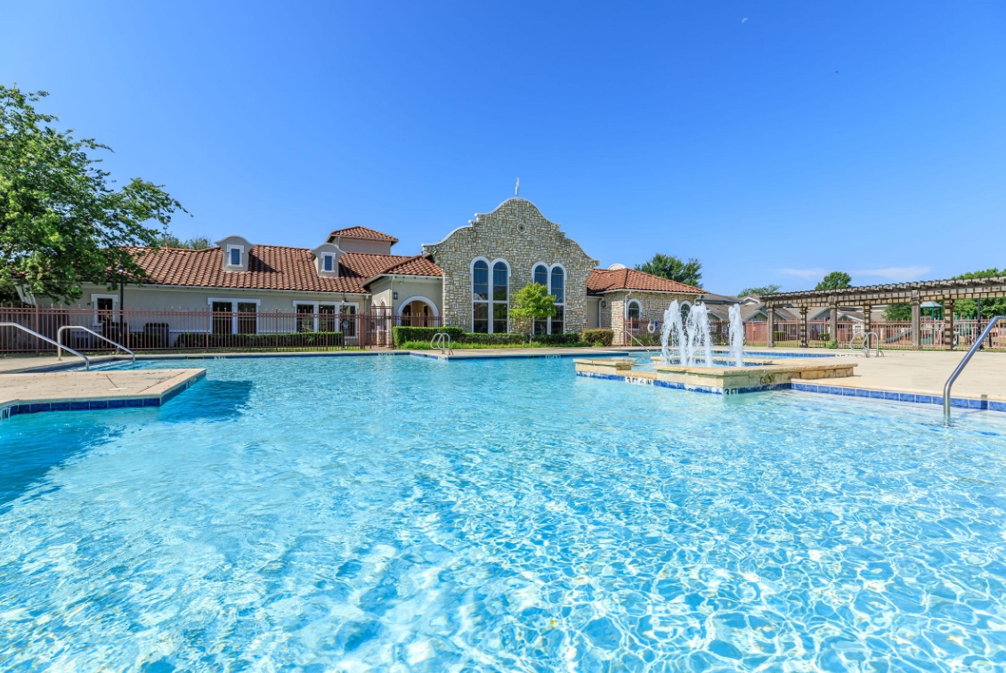 Artiga - Pool - Photo 3 of 23