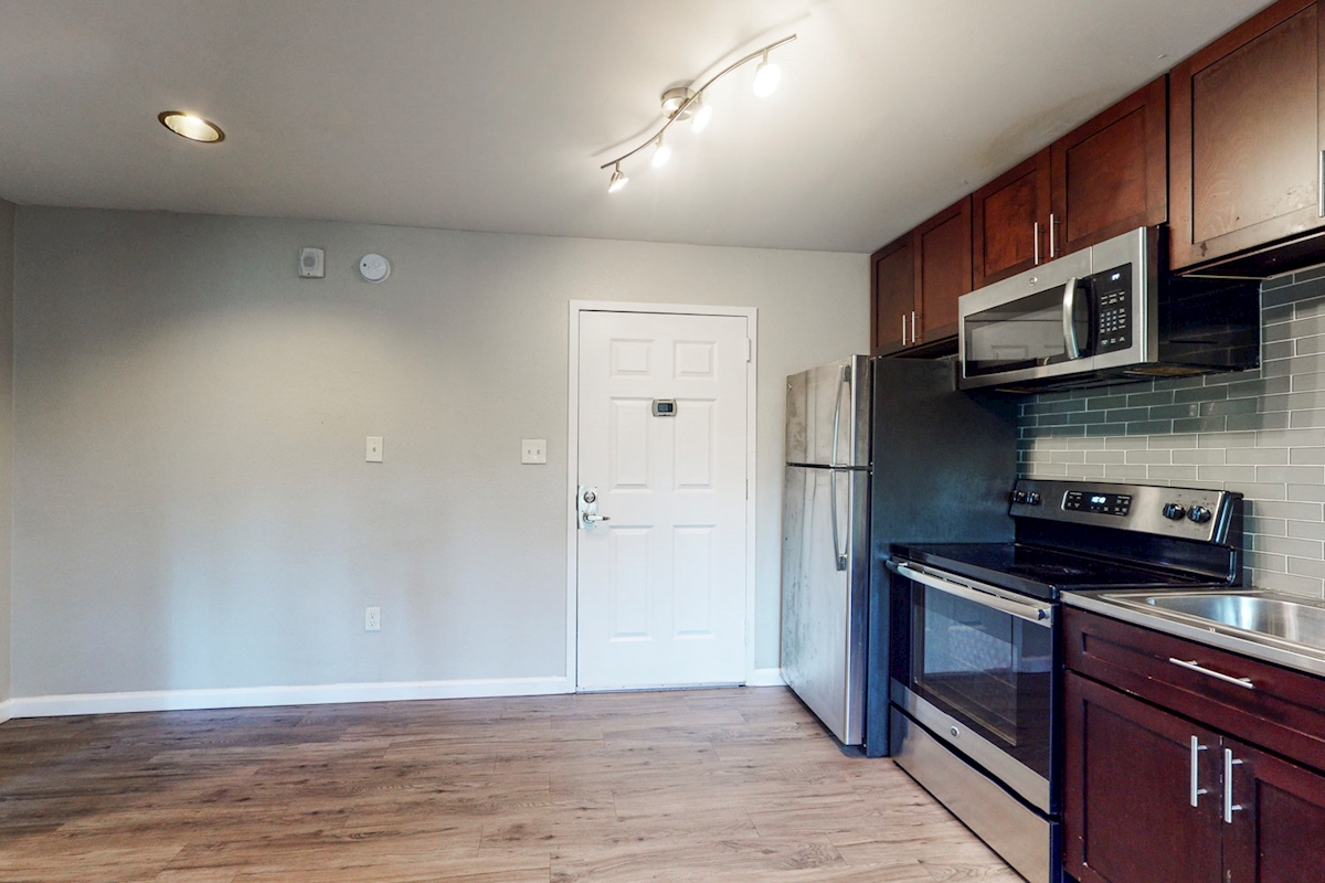 Hedge - Kitchen - Photo 7 of 14