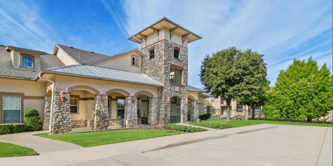 Landings at Bluff Ridge - Dallas, TX - Photo 1 of 2