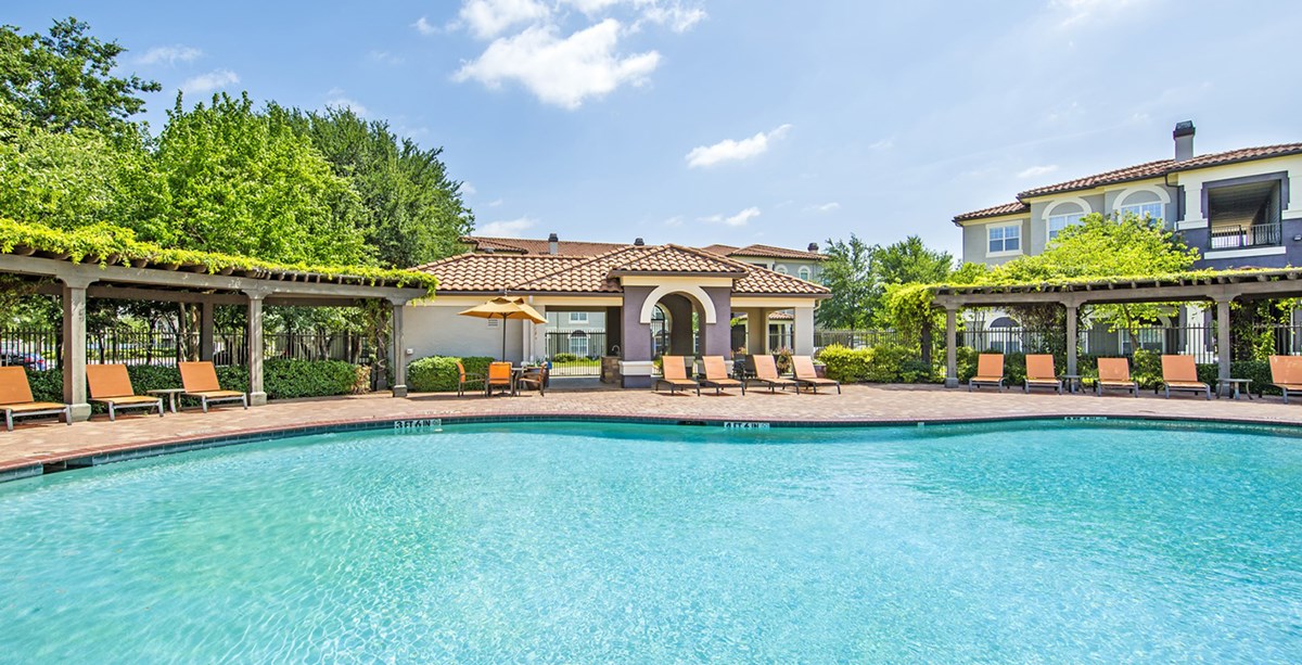 Pointe at Vista Ridge - Pool - Photo 3 of 21
