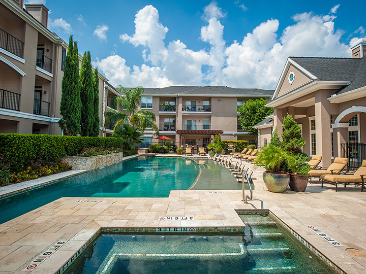 Estates at Bellaire Apartment