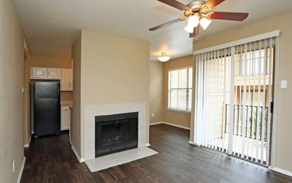 Carmen - Living Area - Photo 7 of 12