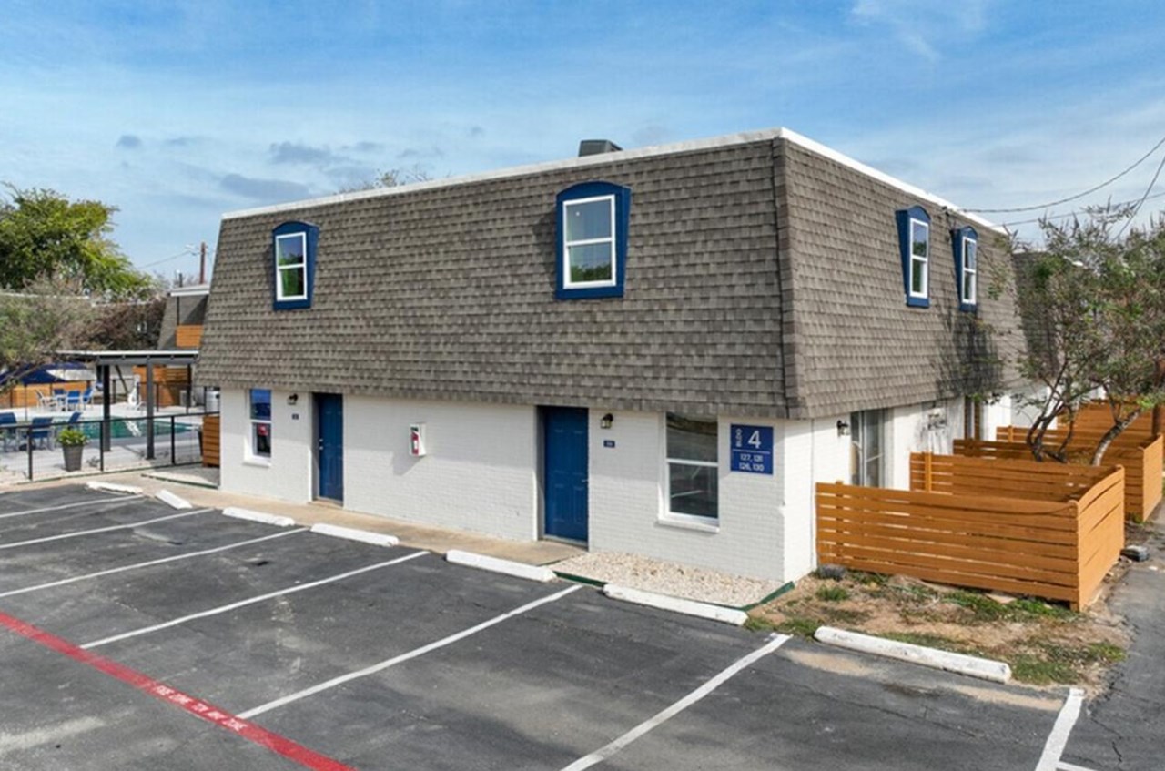 Lynx - San Marcos, TX - Photo 1 of 37