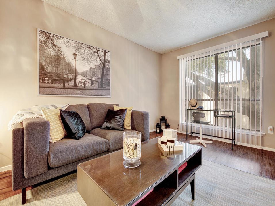 Sidney - Living - Photo 6 of 14