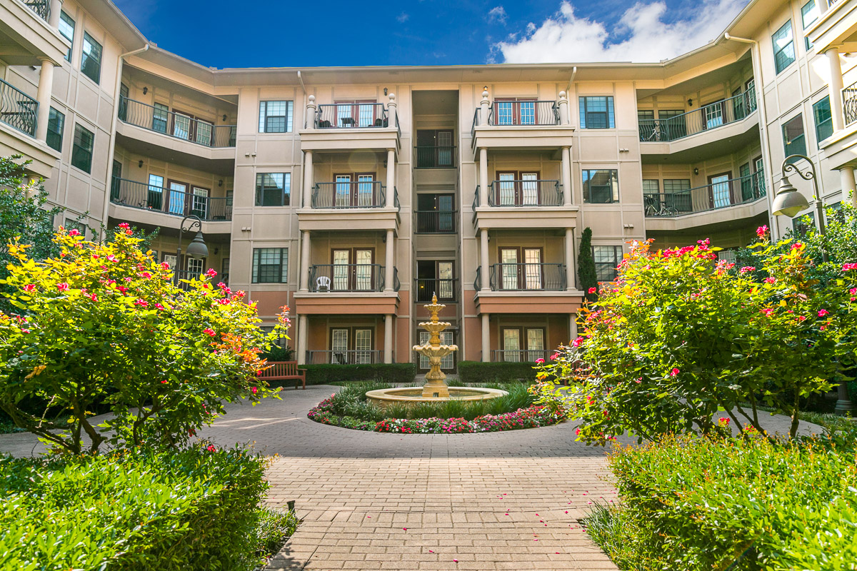 Laguna Vista Farmers Branch 1365+ for 1 & 2 Bed Apts