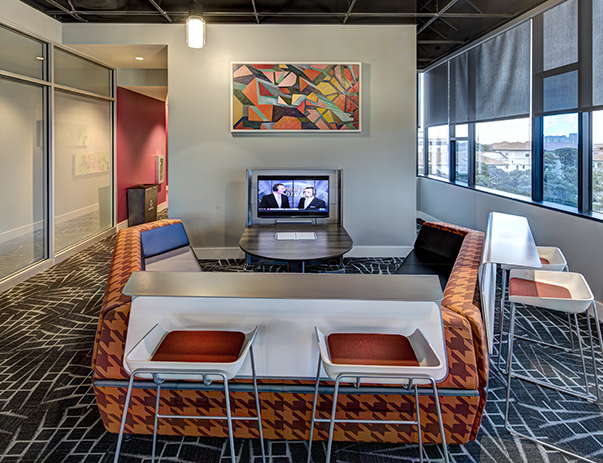 Castilian - Lounge - Photo 4 of 12