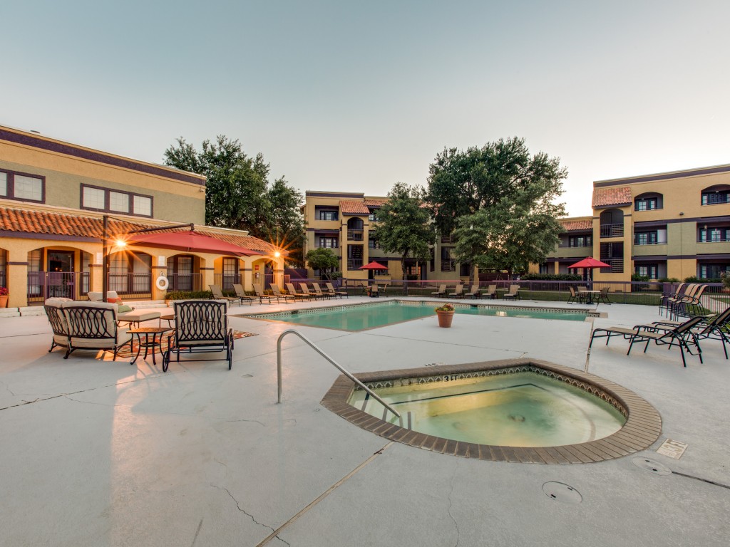 Vineyards at Arlington II - Hot Tub - Photo 6 of 22