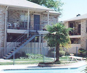 Lyons Court Apartment