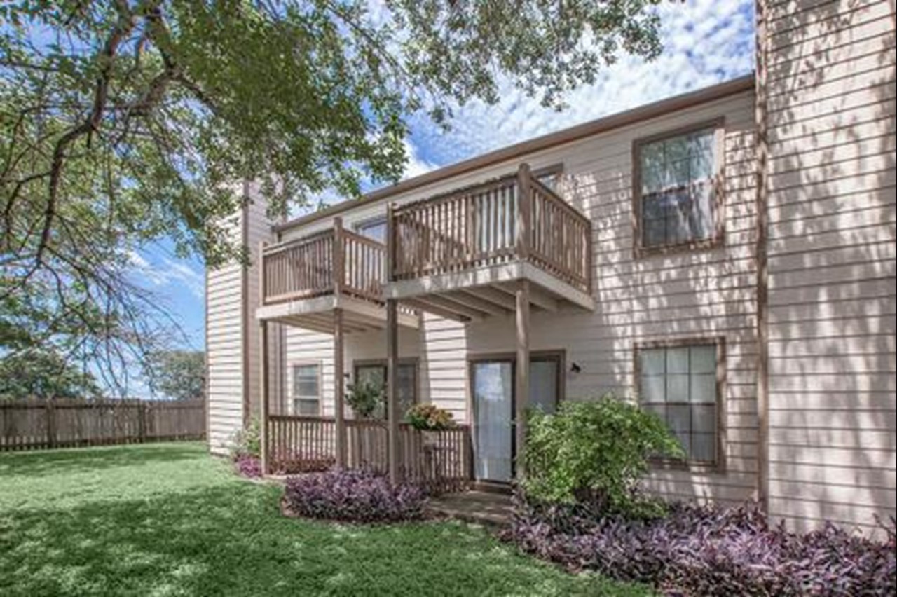 Country Villa - Castroville, TX - Photo 1 of 7